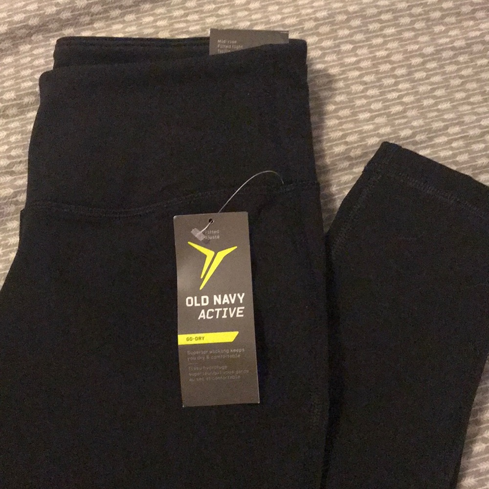 NWT Old Navy Petite Go Dry Leggings
